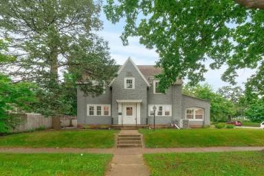Main picture of 324 W 8th St