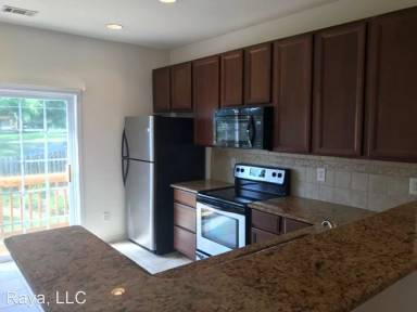 Main picture of 606 Raya Ct