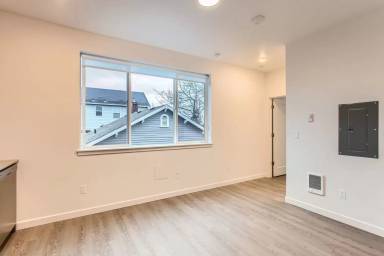Main picture of 11 NE 55th Ave