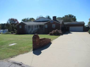 Main picture of 7800 Cherry Point Dr