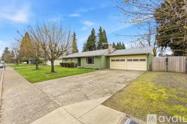 Main picture of 160 44th Pl NE