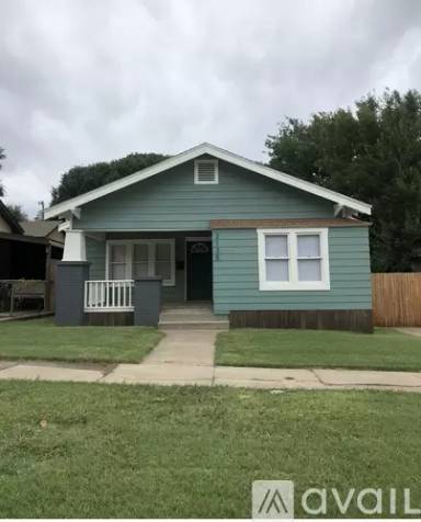 Main picture of 2135 W Park Pl