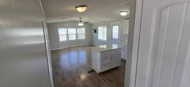 Main picture of 654 N Tomahawk Rd
