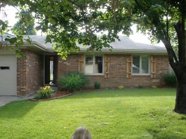 Main picture of 1420 S Gelven Ave