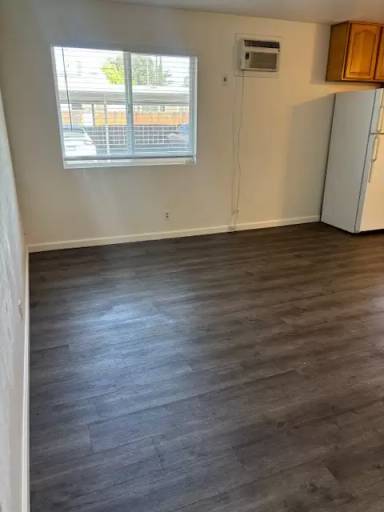 Main picture of 111 N Walnut Ave