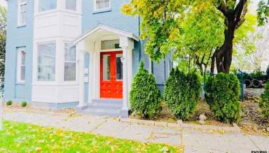 Main picture of 807 3rd Ave