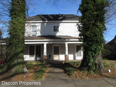 Main picture of 403 S Race St