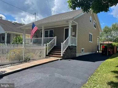 Main picture of 487 Walker Ave