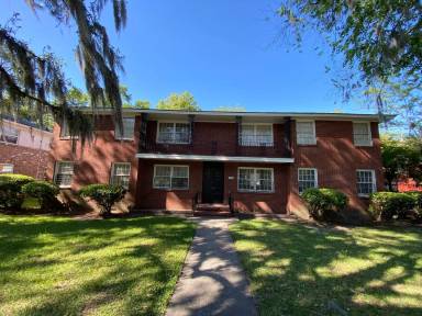 Main picture of 1316 E Victory Dr