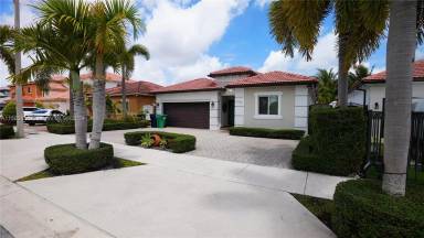 Main picture of 16573 SW 44th Ln