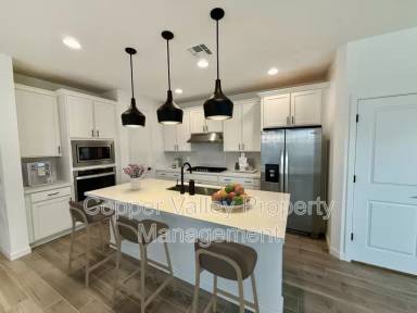 Main picture of 2034 W Lariat Ln