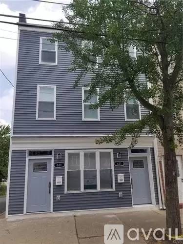 Main picture of 621 N Front St
