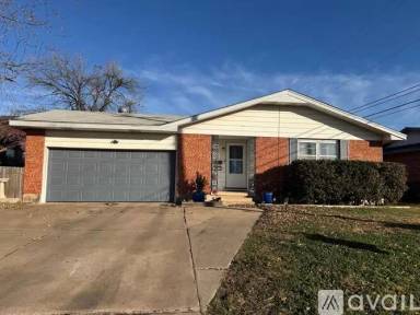 Main picture of 6721 NW Compass Dr