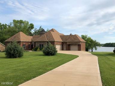 Main picture of Meadow Lake Dr