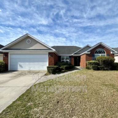 Main picture of 17 Bostwick Dr