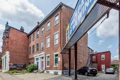 Main picture of 607 E Carson St