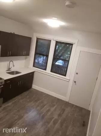 Main picture of 131 Bergen Ave