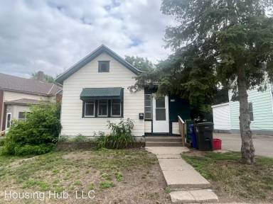 Main picture of 842 4th St E