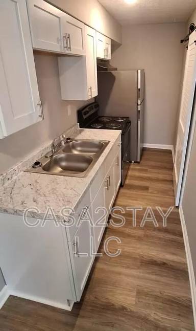 Main picture of 674 Knox Blvd