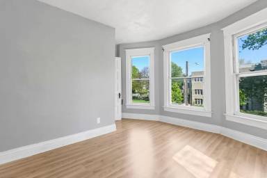 Main picture of 716 W Edwards St