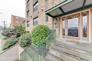 Main picture of 2615 4th St NE
