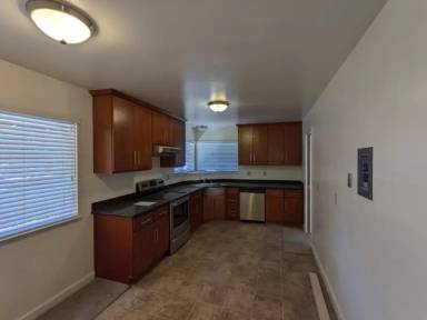 Main picture of 884 Bing Dr