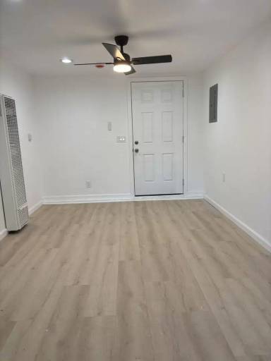 Main picture of 218 Oak St
