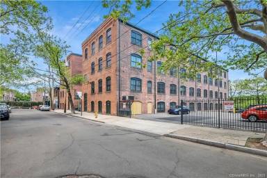 Main picture of 43 Chestnut St