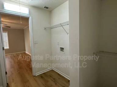 Main picture of 5243 Aruba Cir
