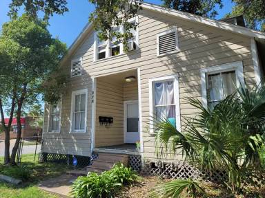 Main picture of 820 Broadway St