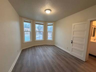 Main picture of 64 N Stewart St