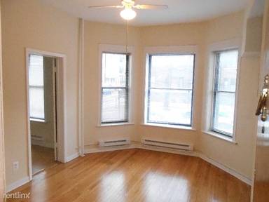 Main picture of 923 W Waveland Ave