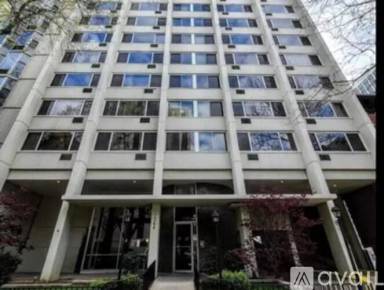 Main picture of 1425 N Dearborn St