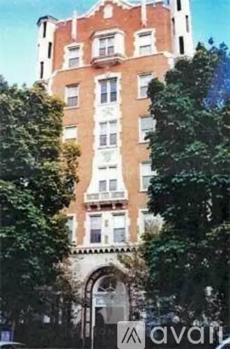 Main picture of 4521 N Malden St