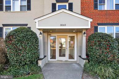Main picture of 3065 Patrick Henry Dr