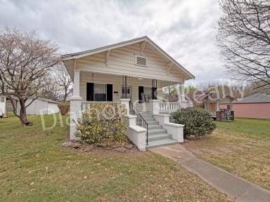 Main picture of 2126 N Johnston Ave