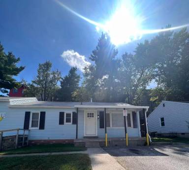 Main picture of 404 E 20th St