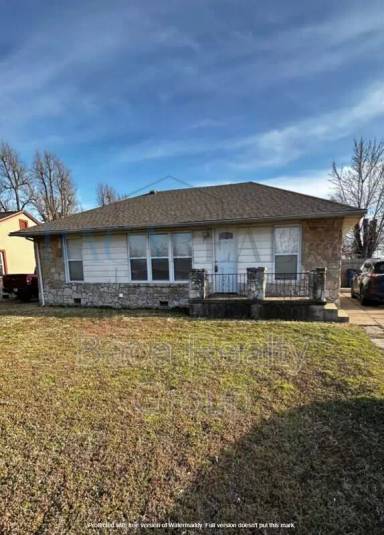 Main picture of 1221 W Warren St