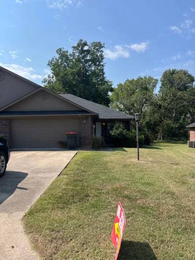 Main picture of 1907-26 Lovers Ln