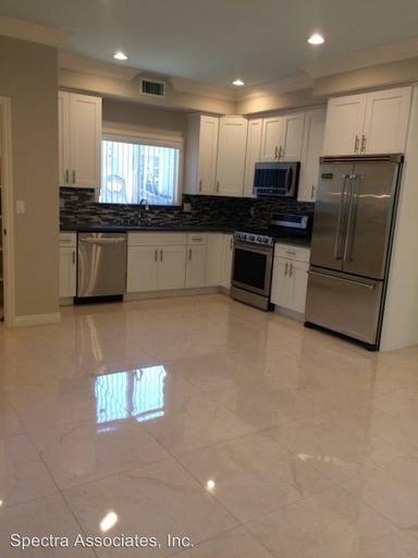 Main picture of 19143 Archwood St