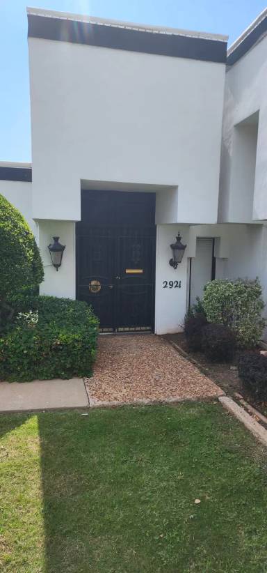 Main picture of 2921 Acropolis St