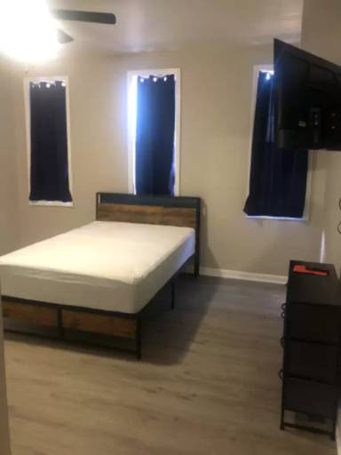 Main picture of 915 N Carey St