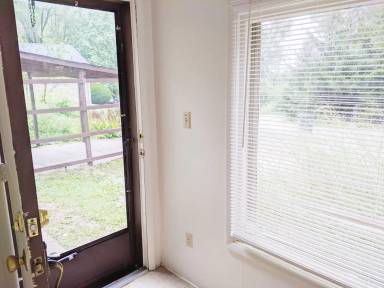 Main picture of 208 S Hillsdale Ct