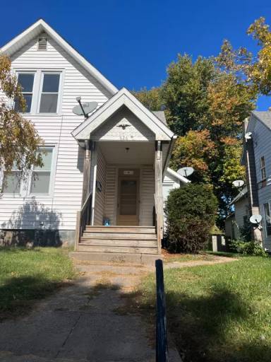 Main picture of 626 12th Ave S
