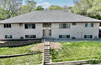 Main picture of 104 6th St NE