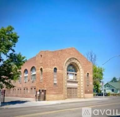 Main picture of 1337 N Madison St