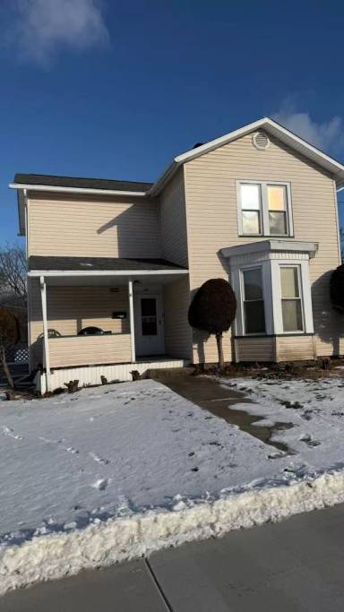 Main picture of 18 Packard Ave