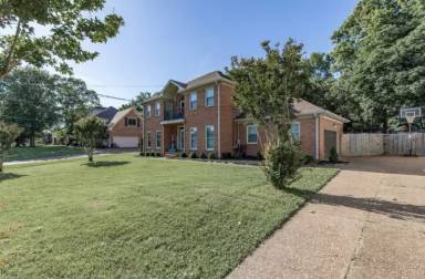 Main picture of 137 Hedgelawn Dr