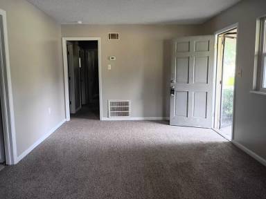 Main picture of 1802 E 58th St