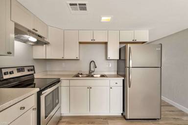 Main picture of 936 E Roma Ave Apartment